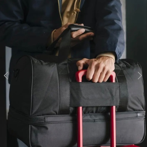 Calkpak Stevyn Duffle Bag with Shoe Compartment - Picture 7 of 10